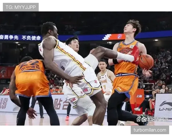 篮球违体犯规规则详解:如何准确理解与判定 篮球违体犯规规则详解:如何准确理解与判定
